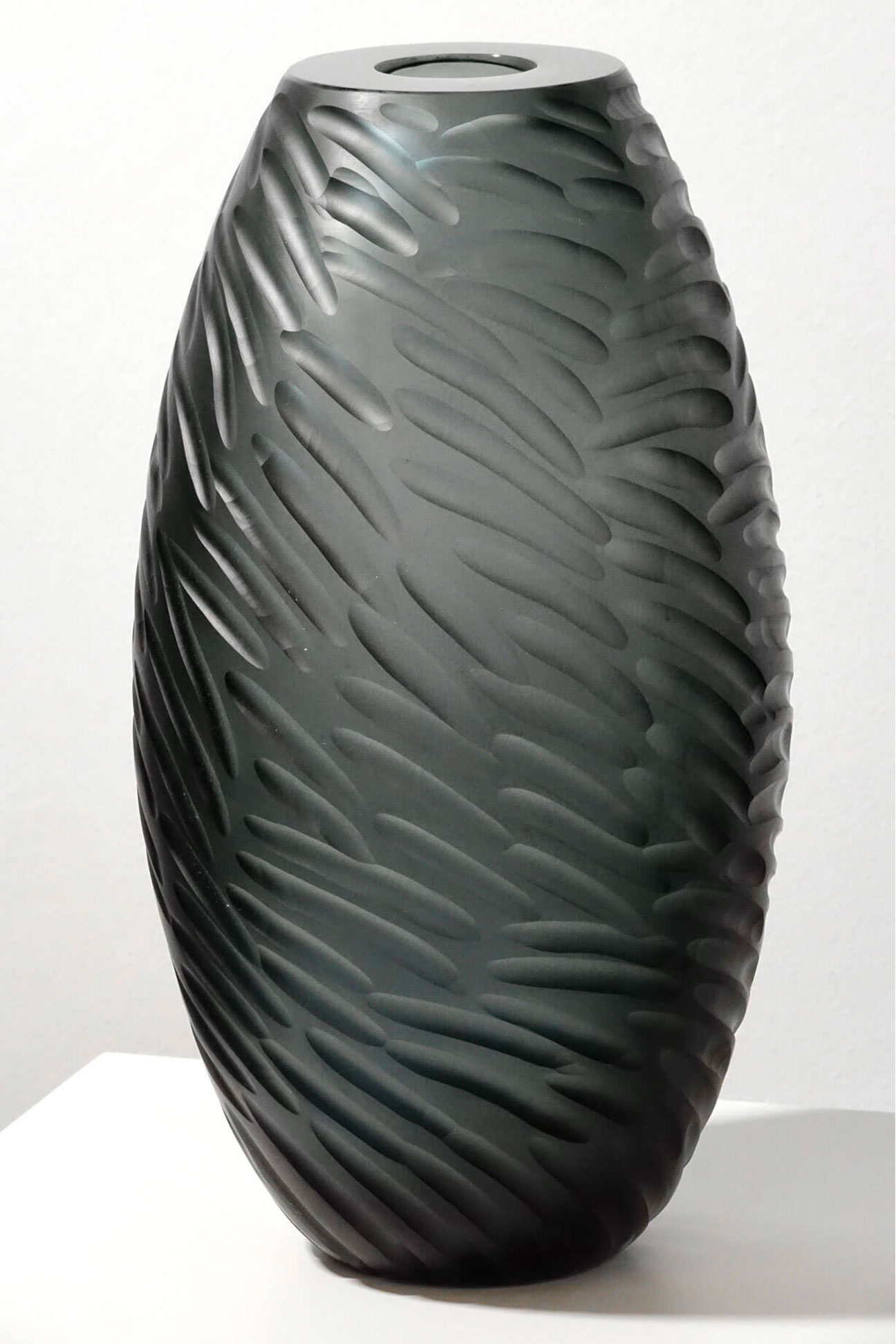 vaso-moderno-vetro-di-murano-soffiato-e-battuto